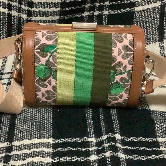 Kate Spade flower jacquard bijou cherry green stripe crossbody - Picture 2 of 10
